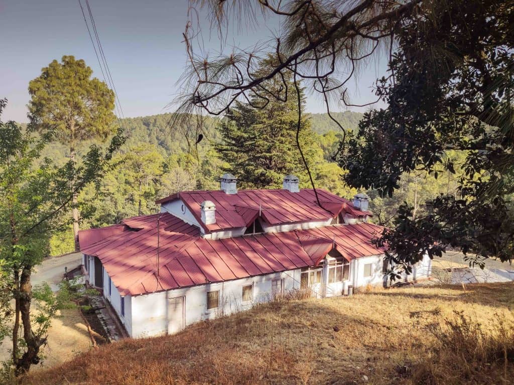 A well maintained old grant Bungalow in Ranikhet - an hour from Shitla Khet